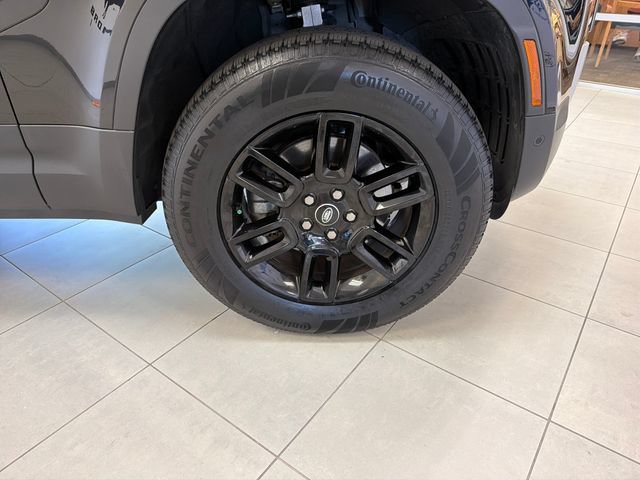 Used 2025 Land Rover Defender 110 S AWD/4WD image 30