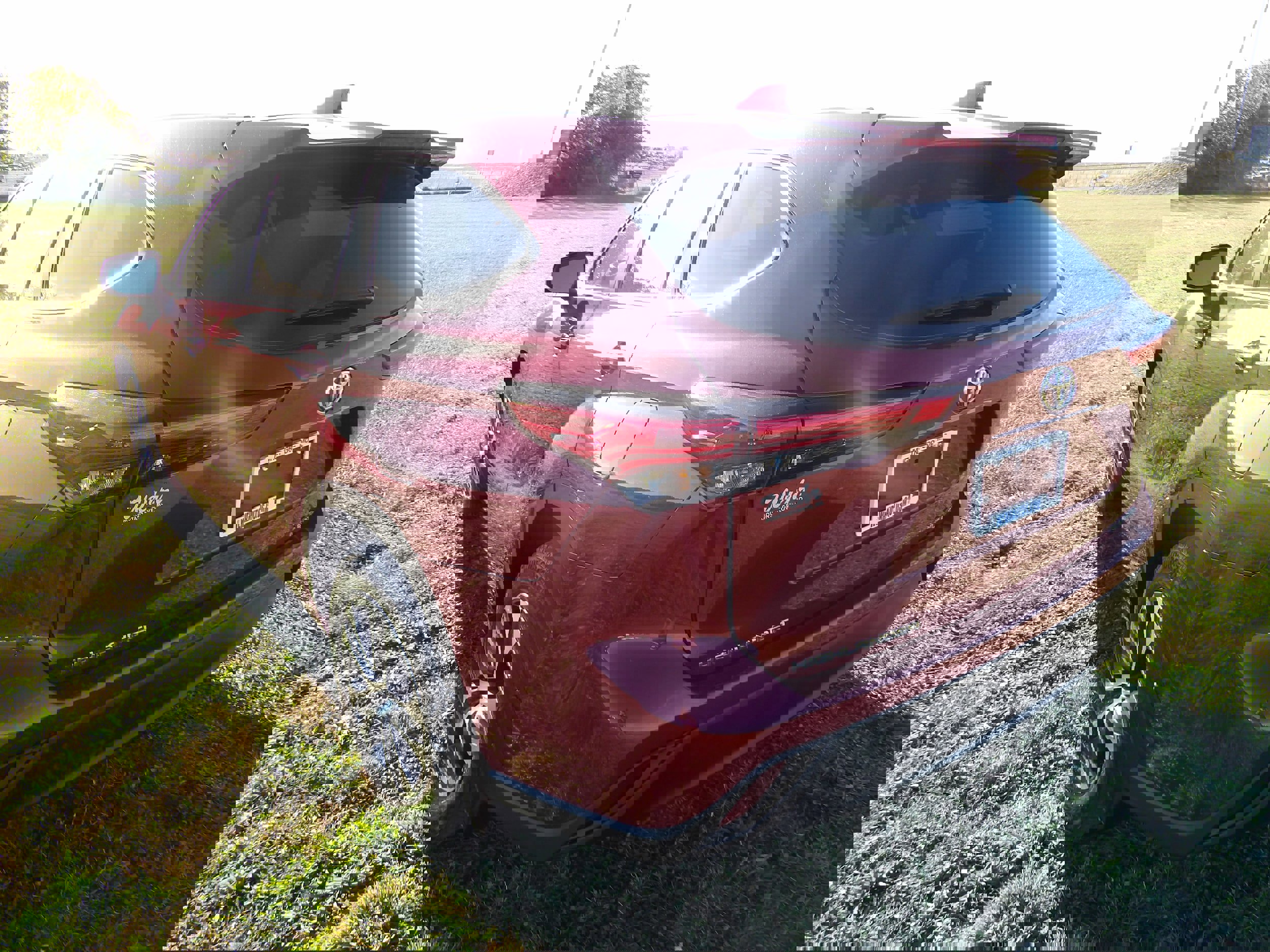 Used 2023 Toyota Highlander XLE AWD/4WD image 9