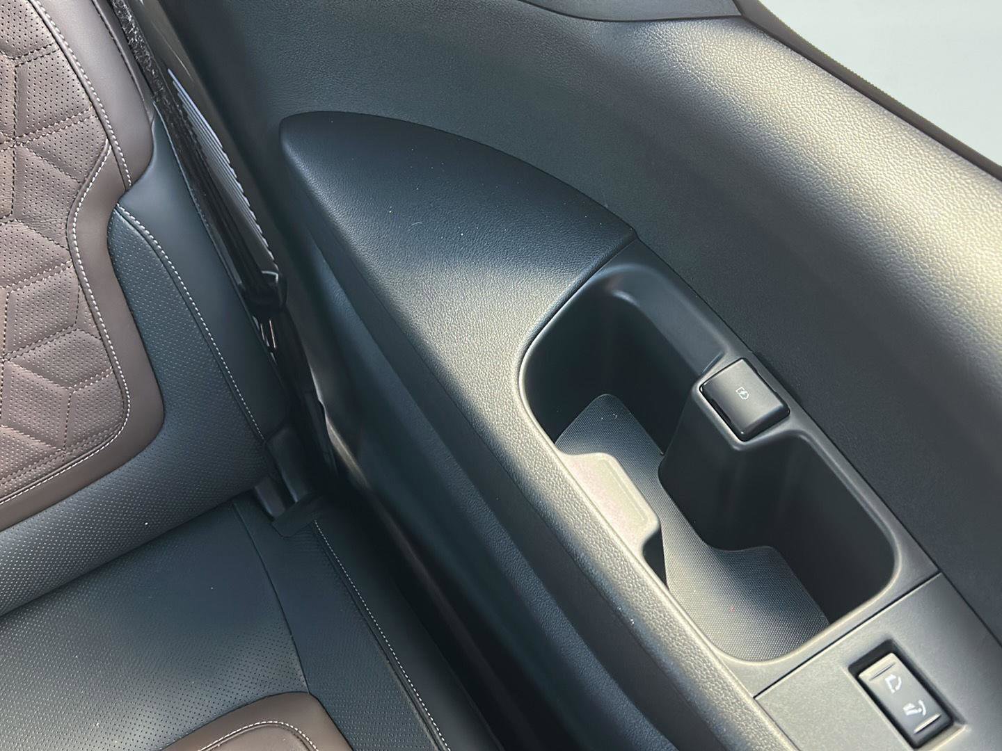 Used 2025 Nissan Armada Platinum w/ Convenience Package image 32