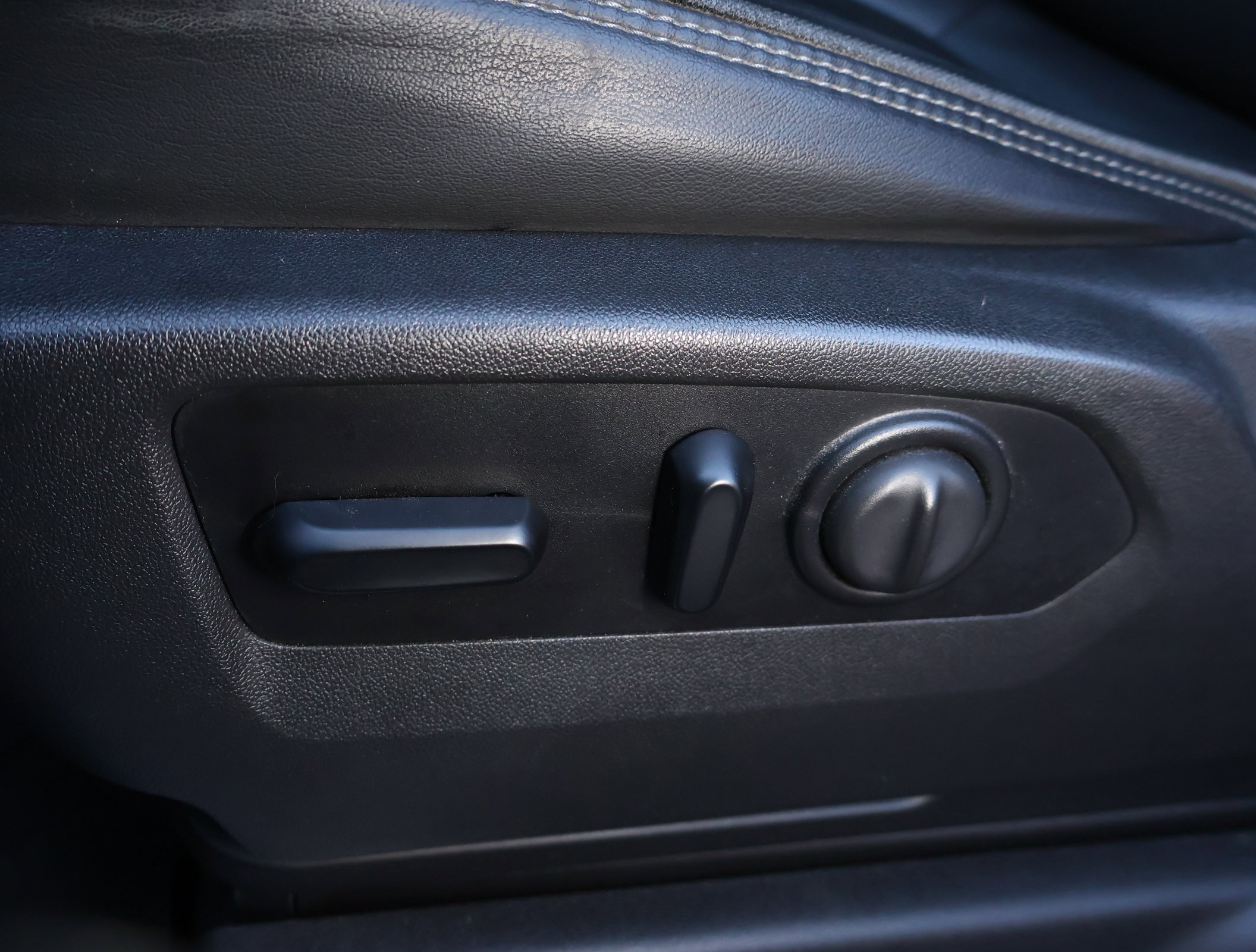 Used 2020 Chevrolet Silverado 1500 High Country w/ Technology Package image 11