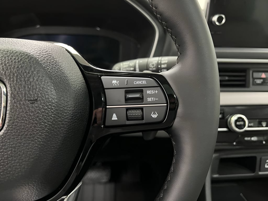 Used 2025 Honda Pilot Elite image 14