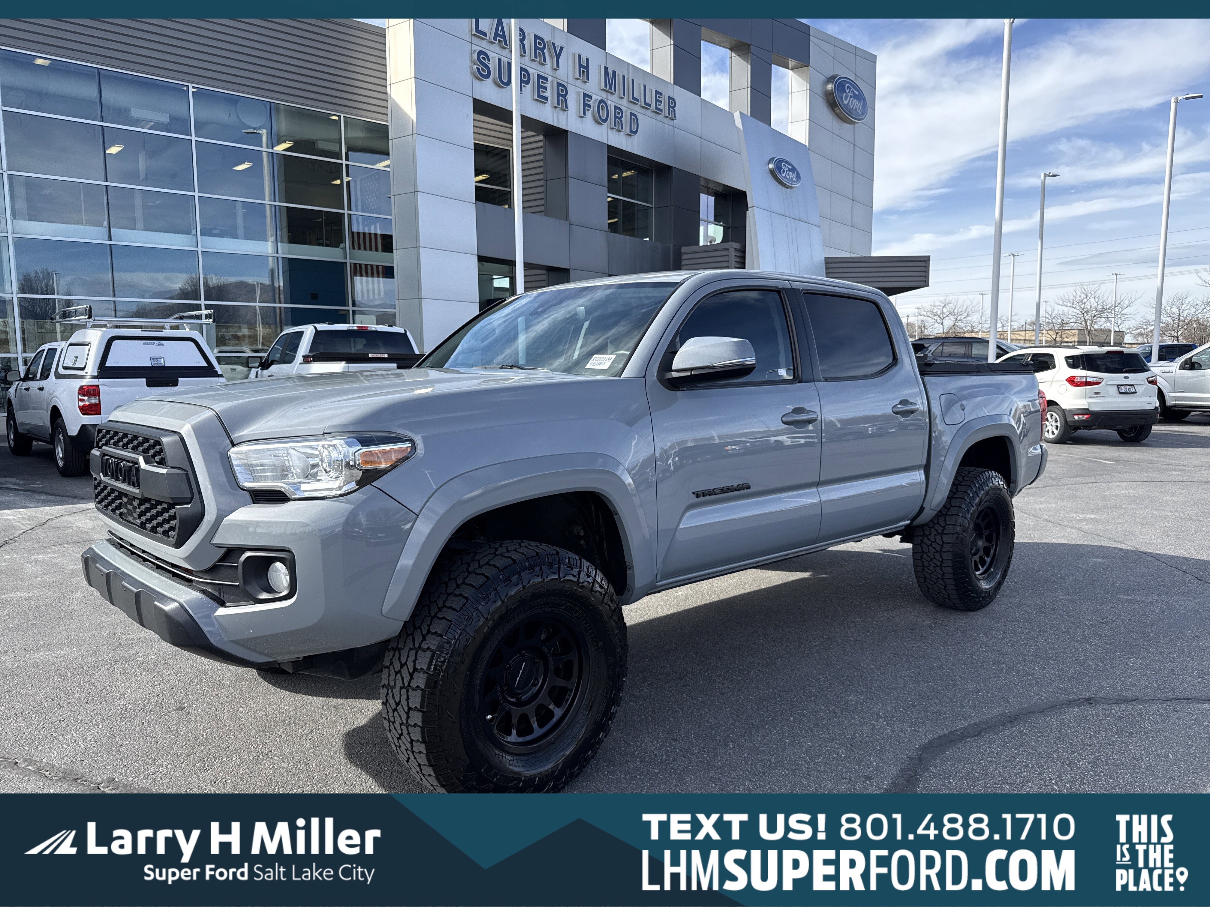 Used 2020 Toyota Tacoma SR5 image 1