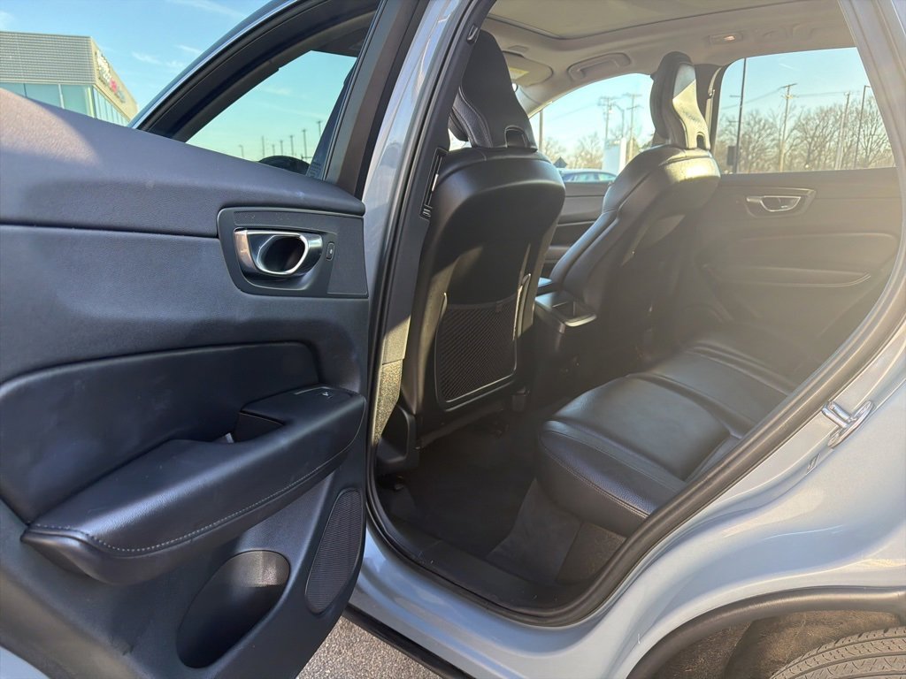 Certified 2023 Volvo XC60 B5 Plus image 6