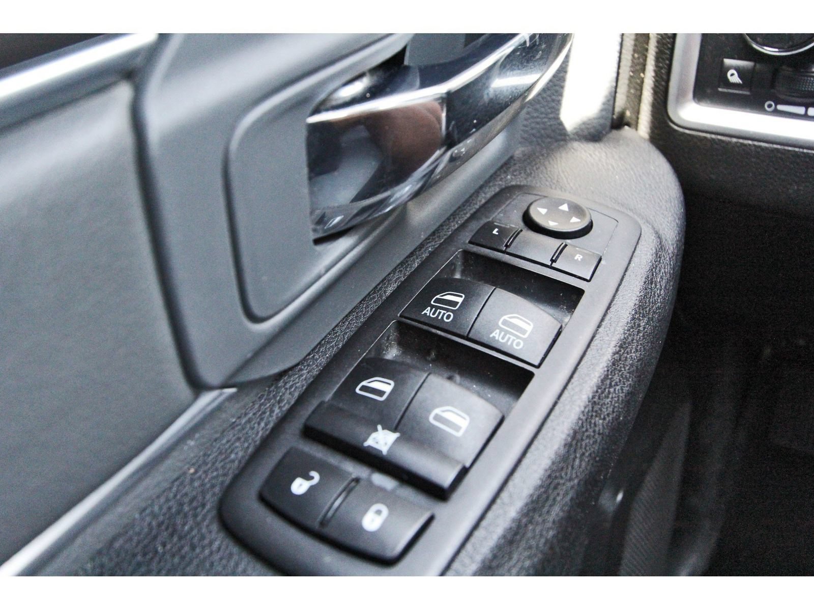 Used 2024 RAM 1500 Classic SLT AWD/4WD image 20
