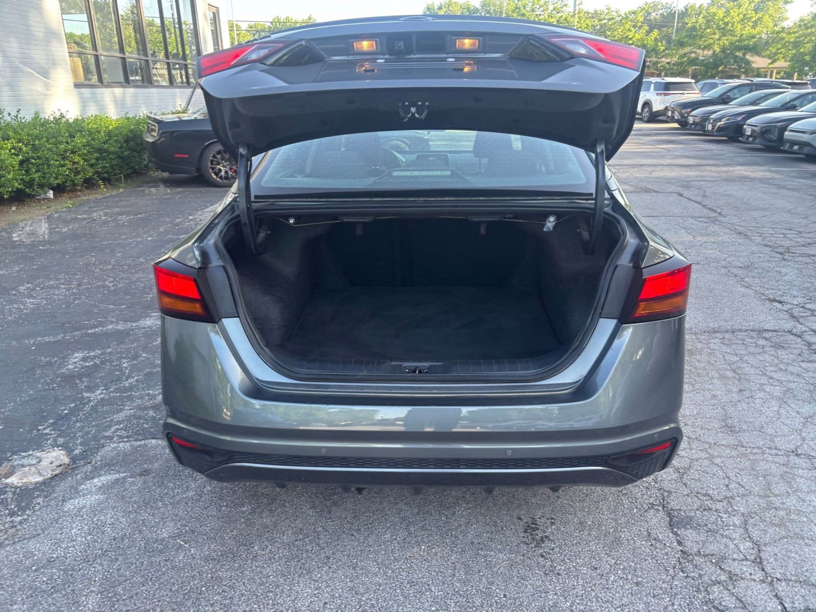 Used 2025 Nissan Altima 2.5 SV FWD image 31