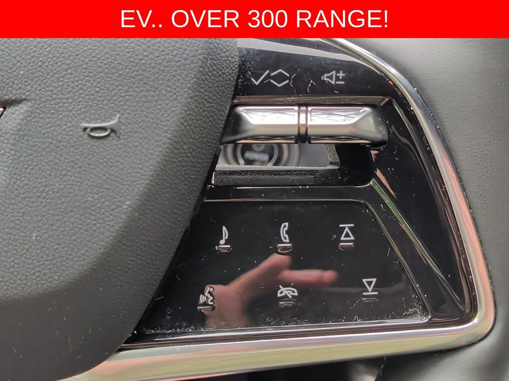 Used 2024 Cadillac Lyriq Luxury AWD/4WD image 13