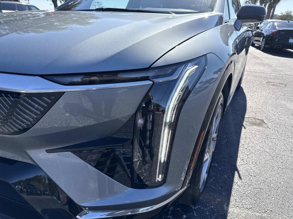 New 2026 Cadillac Optiq Luxury 2 image 9