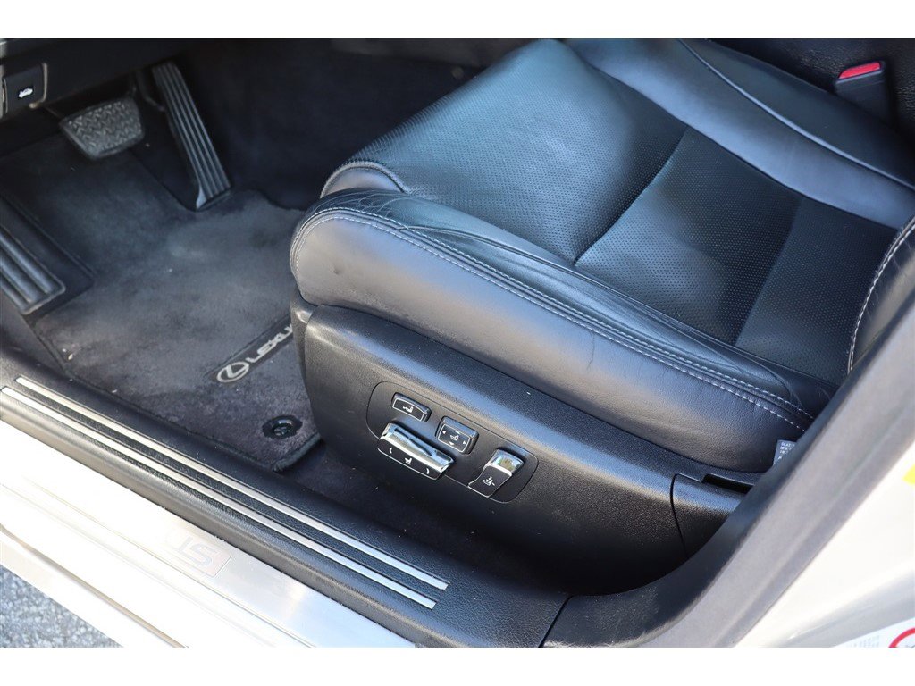 Used 2013 Lexus LS 460 AWD w/ Comfort Pkg image 18