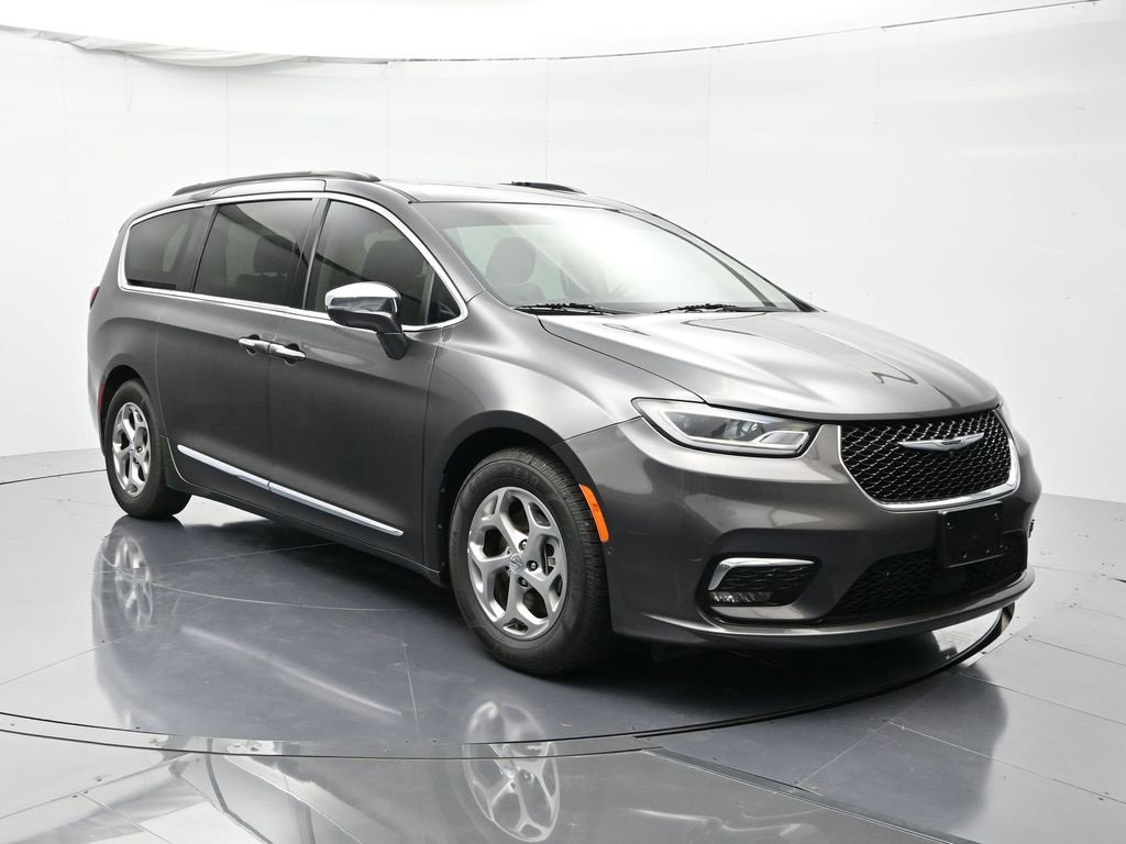 Used 2022 Chrysler Pacifica Limited image 3