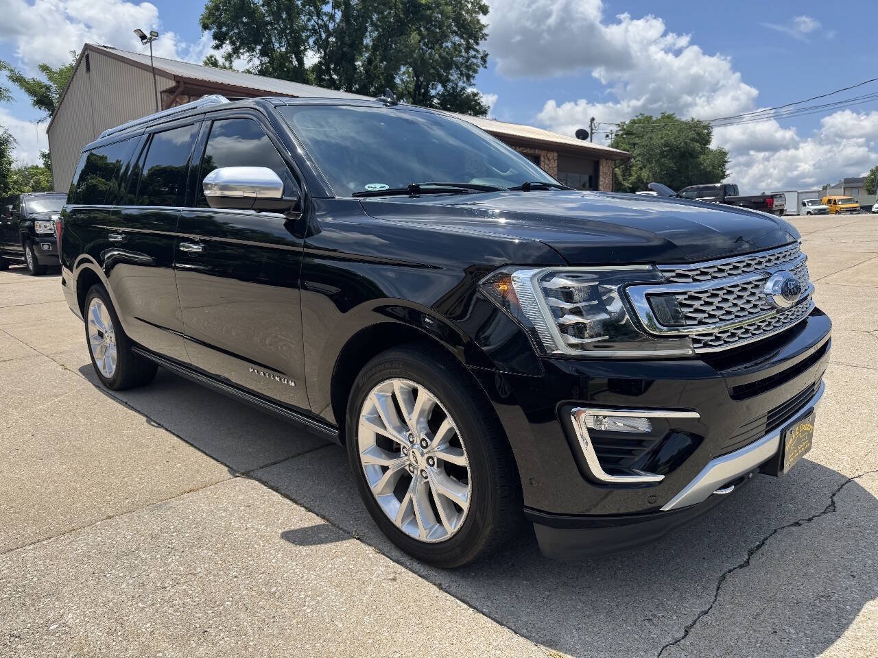 Used 2018 Ford Expedition Max Platinum AWD/4WD image 3