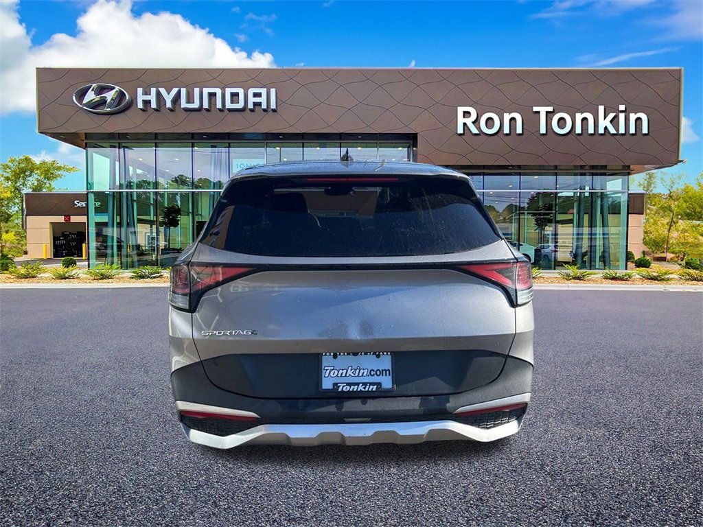 Used 2023 Kia Sportage LX image 4