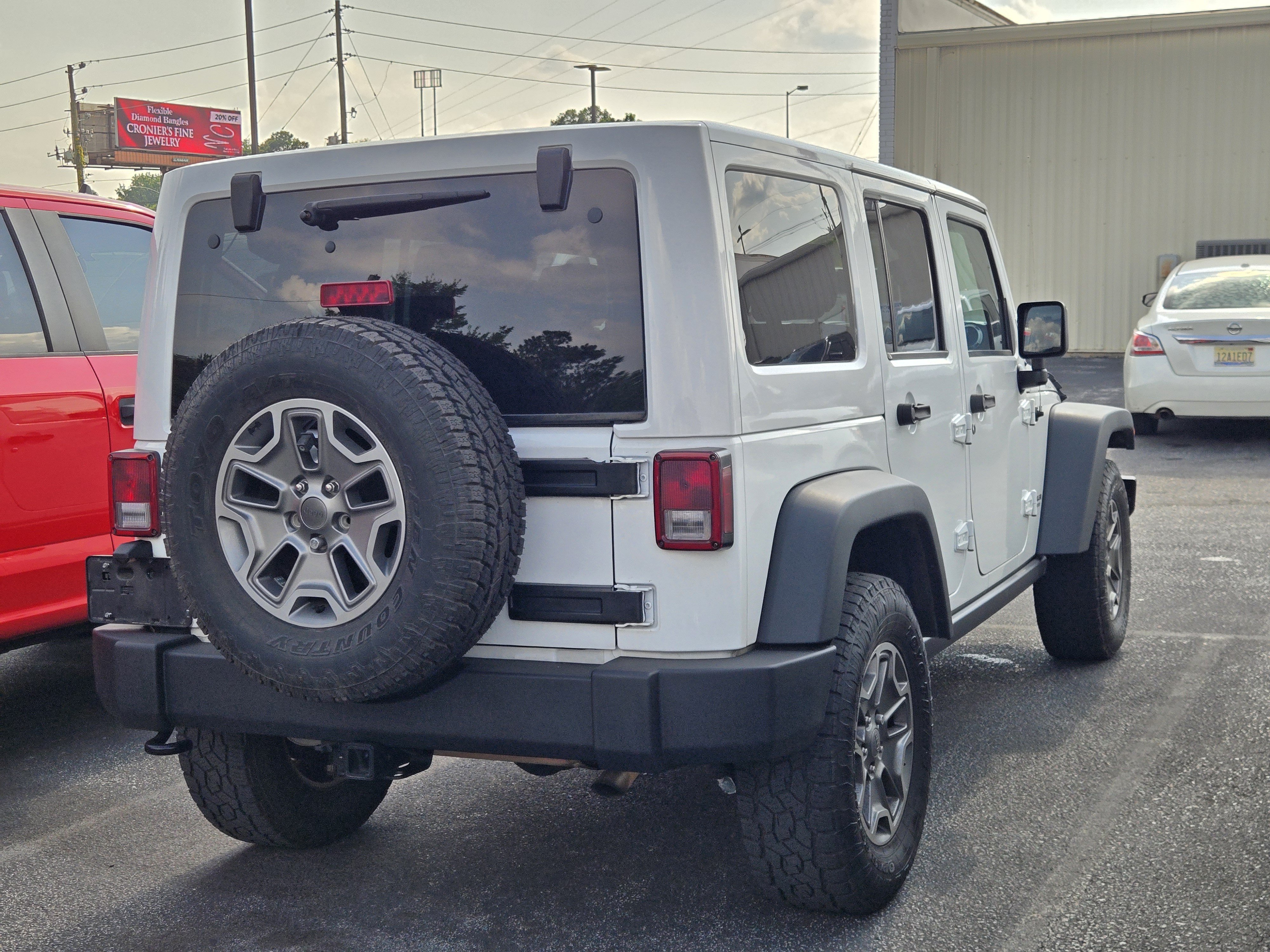 Used 2015 Jeep Wrangler Unlimited Rubicon w/ Connectivity Group AWD/4WD image 4