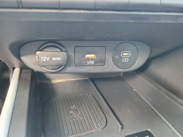 Used 2025 Hyundai Elantra Limited image 29