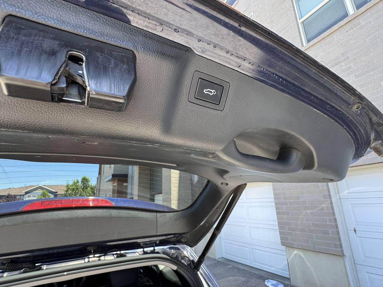 Used 2017 Hyundai Santa Fe Limited w/ Cargo Package AWD/4WD image 31