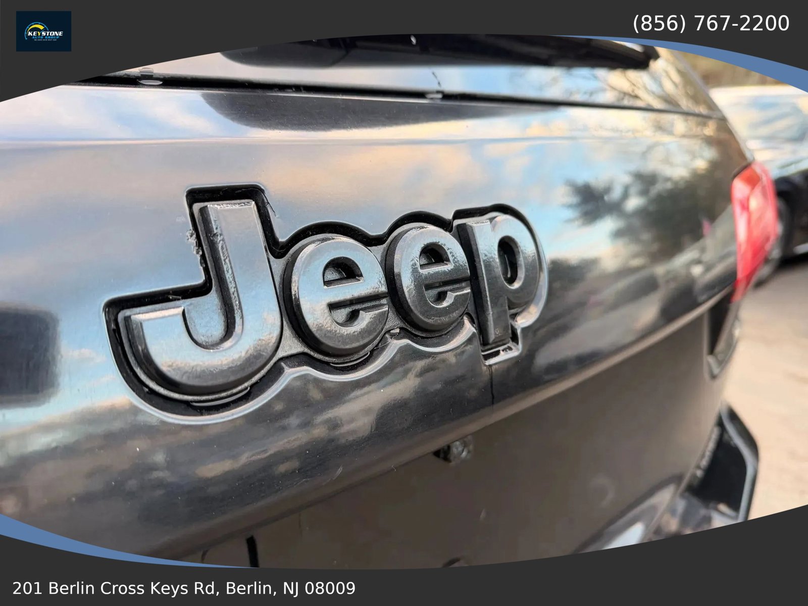 Used 2017 Jeep Grand Cherokee Limited AWD/4WD image 9