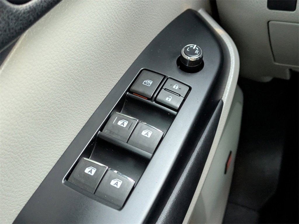 Used 2015 Toyota Highlander Limited Platinum image 28