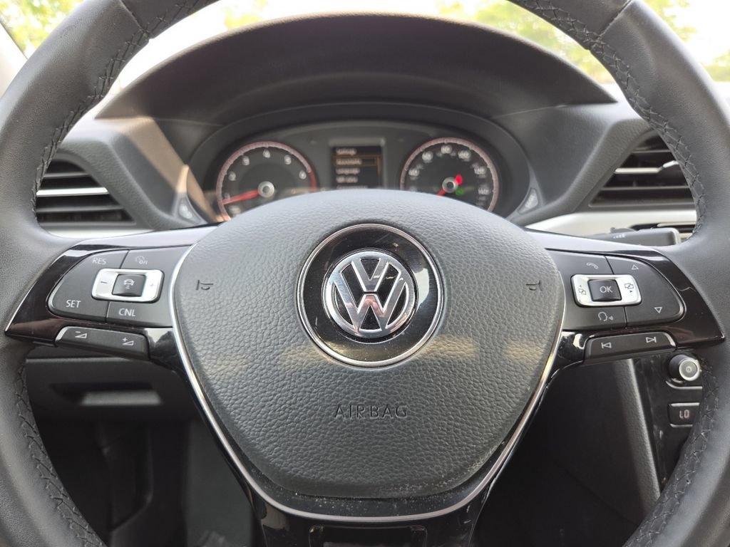 Used 2021 Volkswagen Passat 2.0T SE FWD image 27