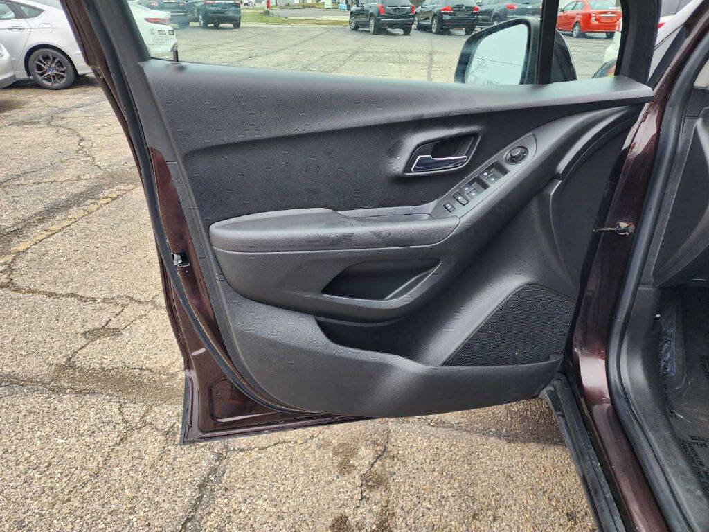 Used 2016 Chevrolet Trax LT w/ LT Convenience Package image 8