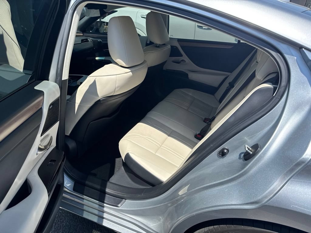 Used 2024 Lexus ES 300h w/ Accessory Package (Z1) FWD image 7