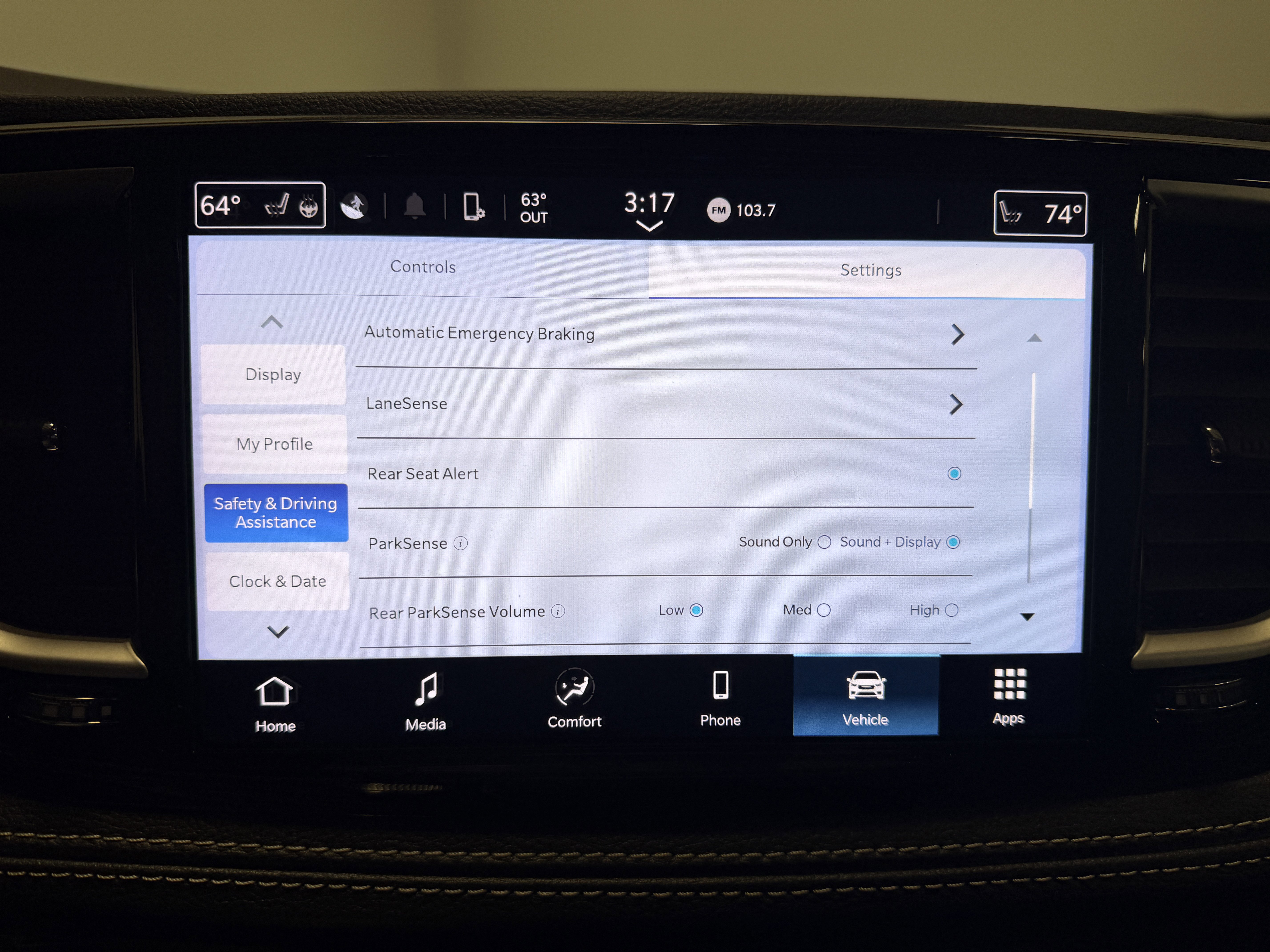 Used 2024 Chrysler Pacifica Touring-L image 8