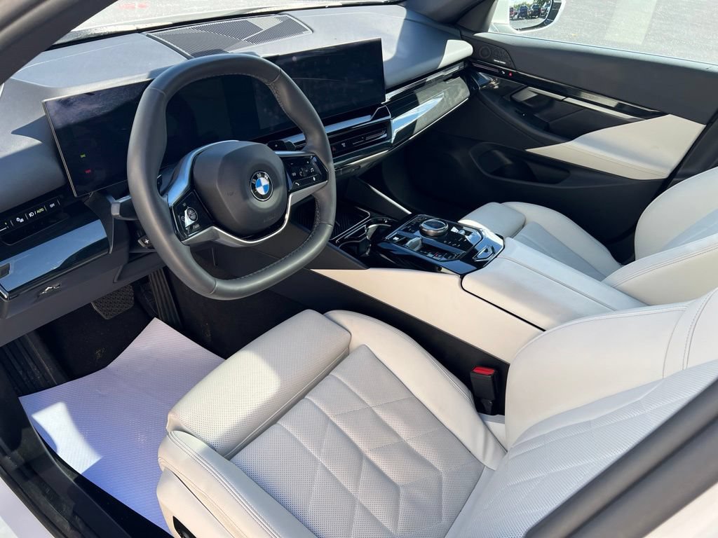 Used 2024 BMW 530i xDrive w/ Convenience Package AWD/4WD image 5