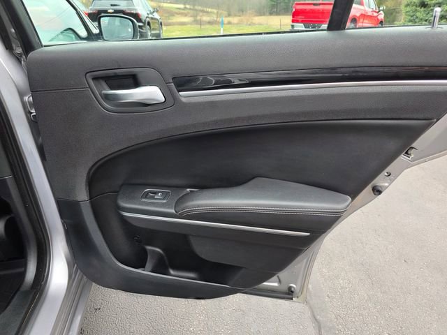 Used 2018 Chrysler 300 S w/ 300S Premium Group image 21