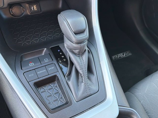 Used 2025 Toyota RAV4 XLE w/ Convenience Package FWD image 30