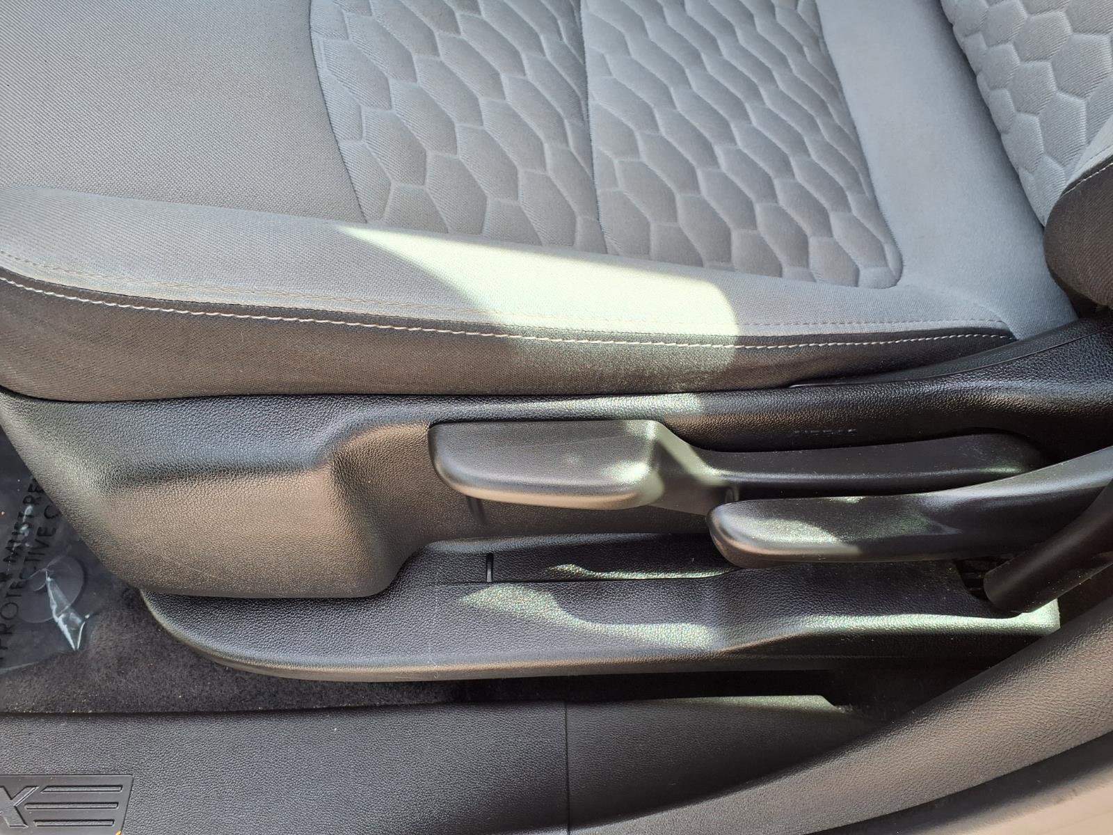 Used 2020 Chevrolet Equinox LS image 20