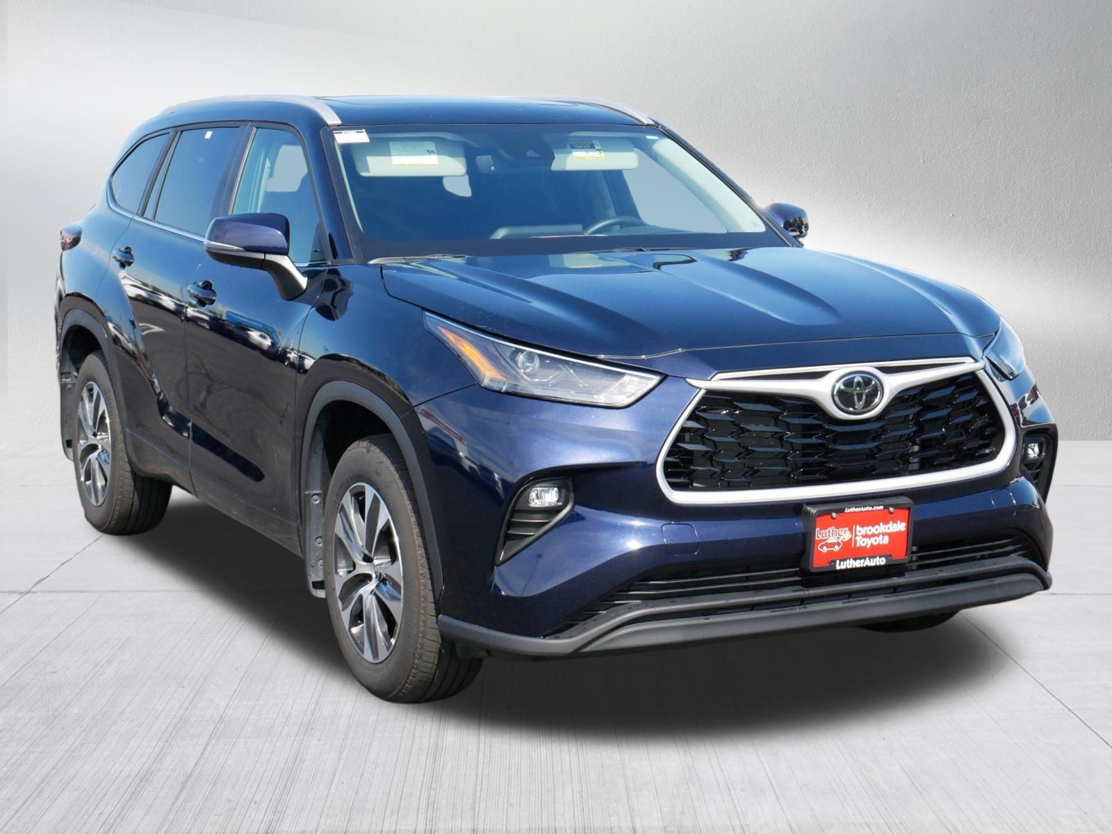 Certified 2026 Toyota Highlander XLE AWD/4WD image 2