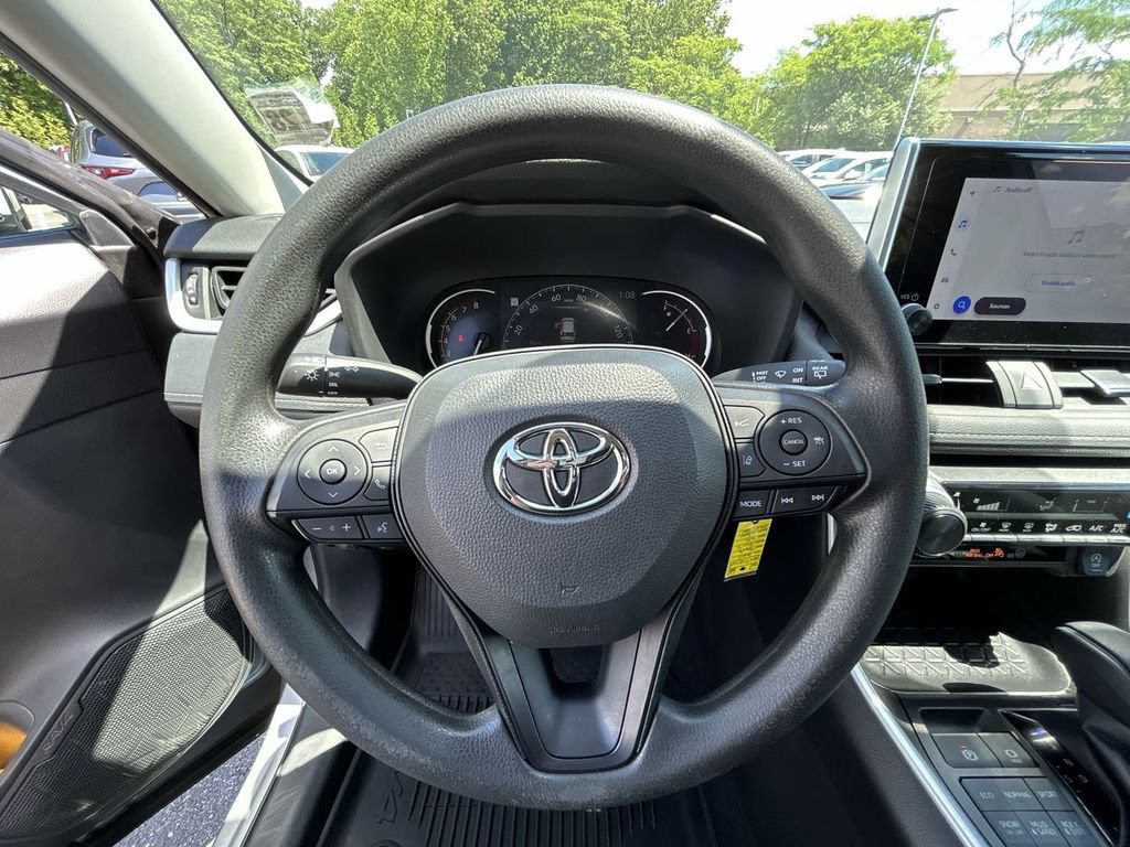 Used 2023 Toyota RAV4 LE AWD/4WD image 18