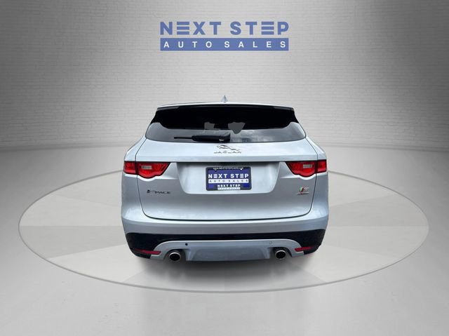 Used 2017 Jaguar F-PACE First Edition image 7