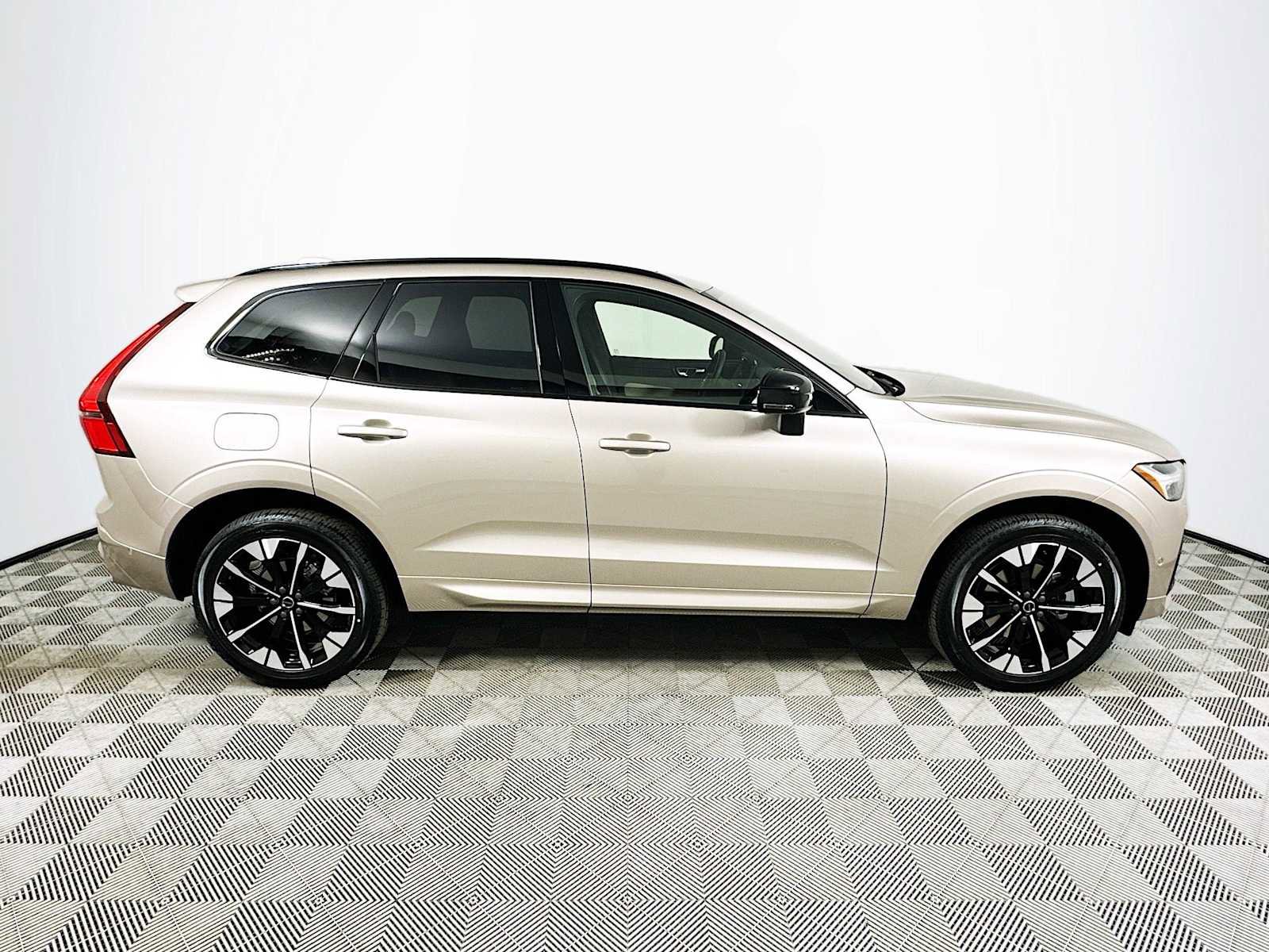 New 2026 Volvo XC60 B5 Plus w/ Protection Package Premier image 8
