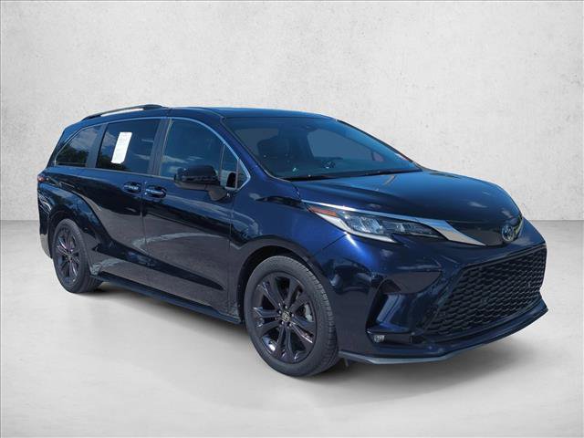 Used 2022 Toyota Sienna XSE FWD image 3