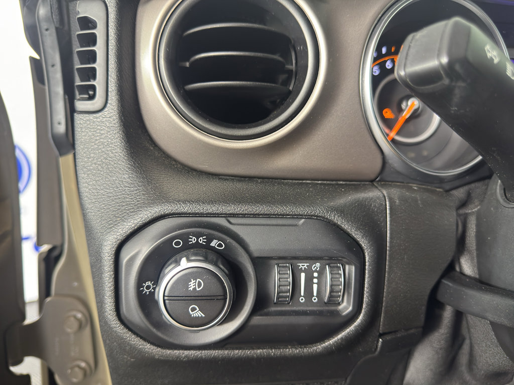 Used 2020 Jeep Gladiator Sport image 17