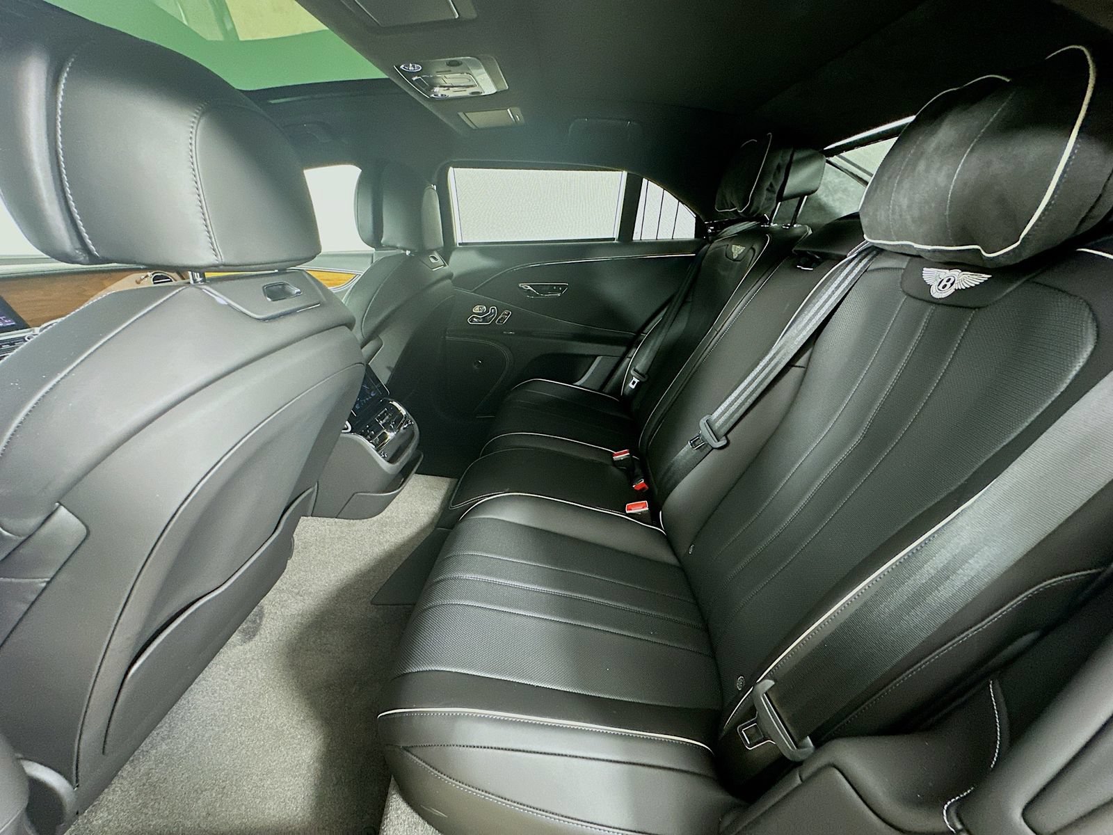 Used 2022 Bentley Flying Spur V8 AWD/4WD image 40
