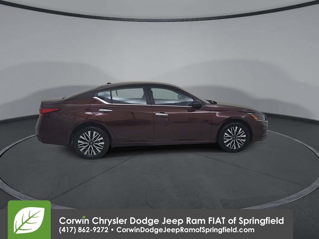 Used 2025 Nissan Altima 2.5 SV AWD/4WD image 16