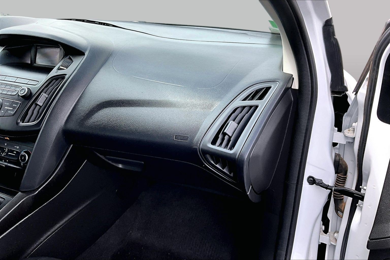Used 2018 Ford Focus SE FWD image 14