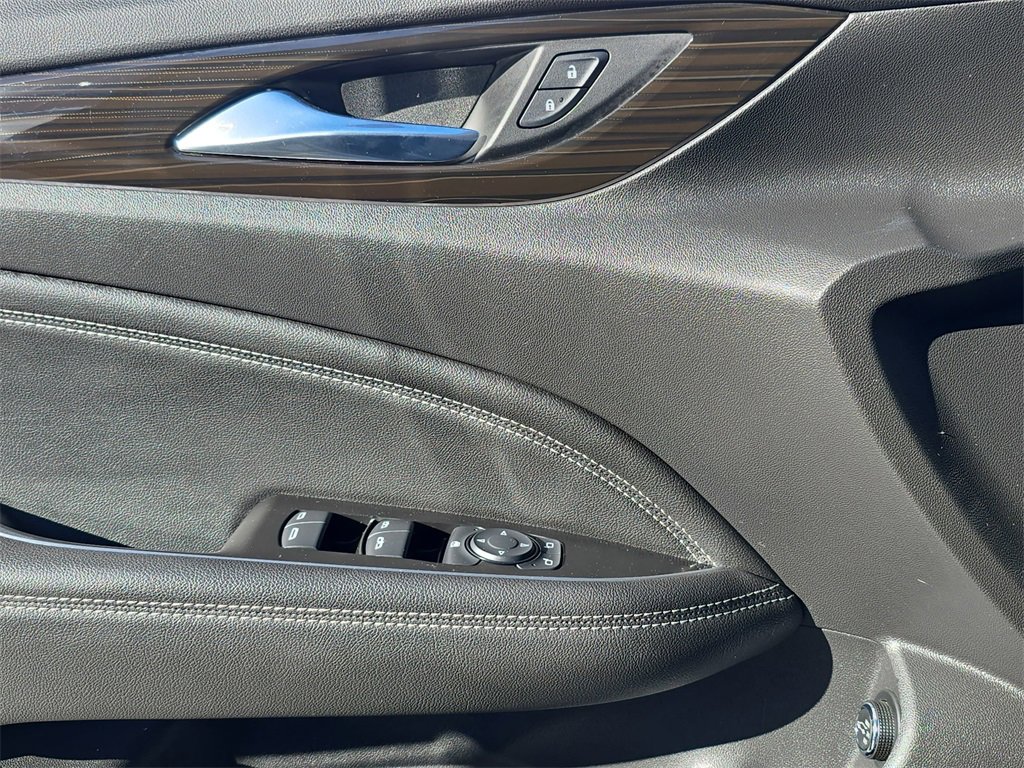 Used 2018 Buick Regal Essence w/ Driver Confidence Package #1 image 31