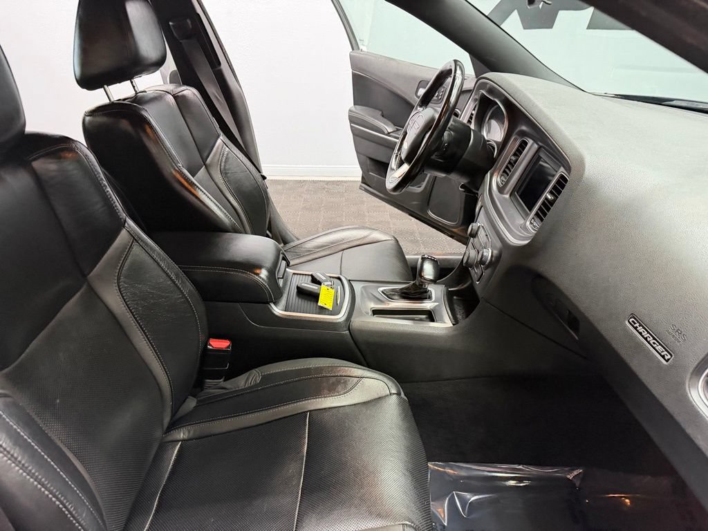 Used 2020 Dodge Charger SXT w/ Leather Interior Group RWD image 50