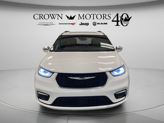 Used 2024 Chrysler Pacifica Pinnacle FWD image 10