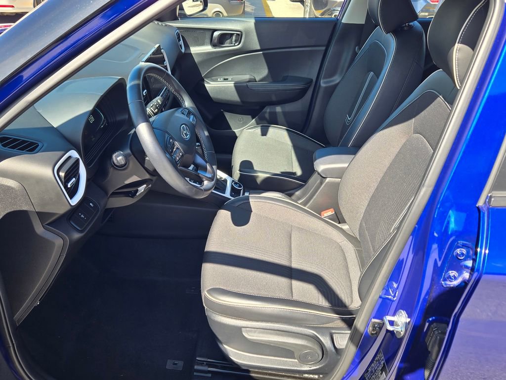 Certified 2023 Hyundai Venue Limited FWD image 28
