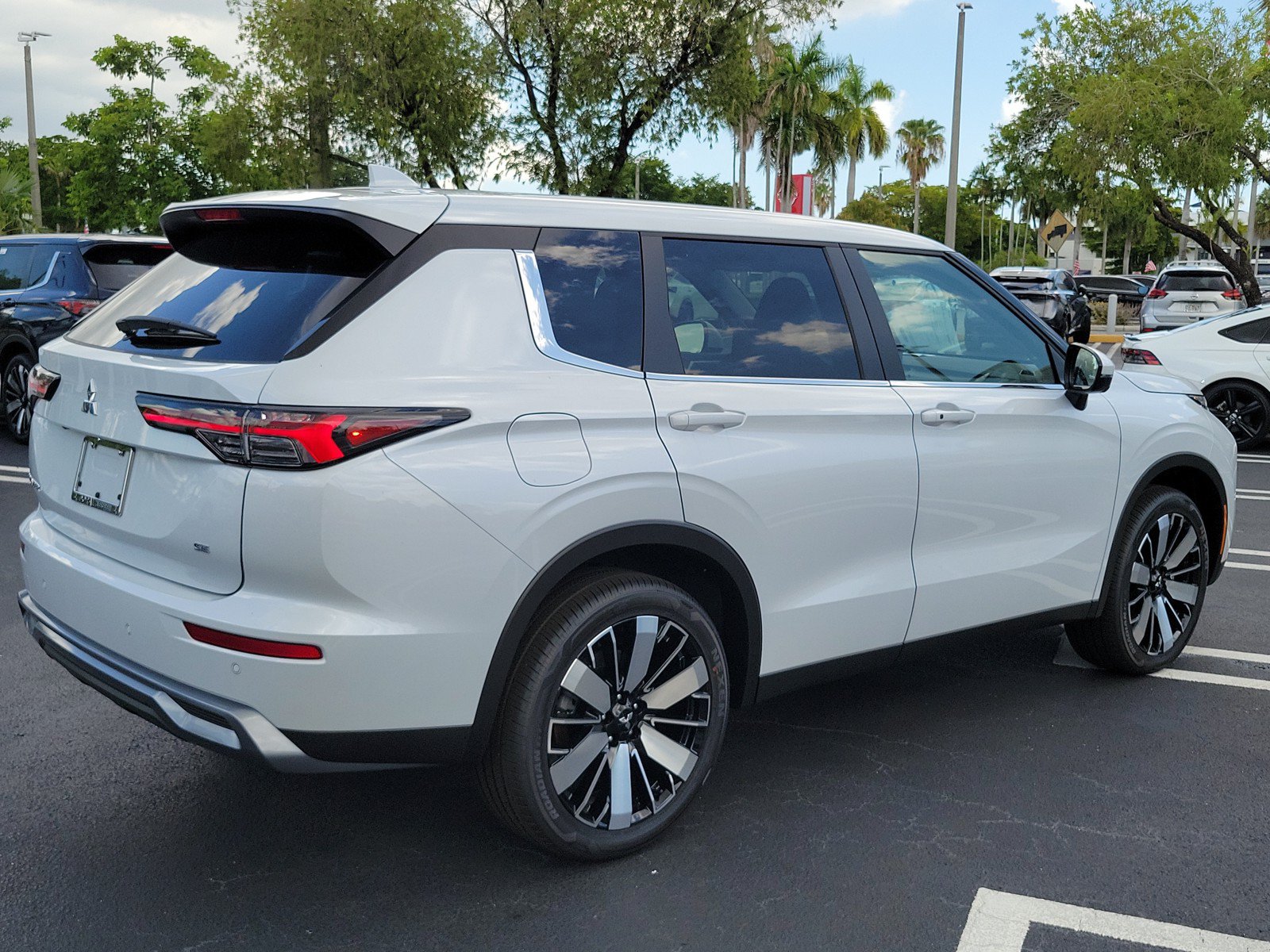 New 2026 Mitsubishi Outlander SE FWD image 4