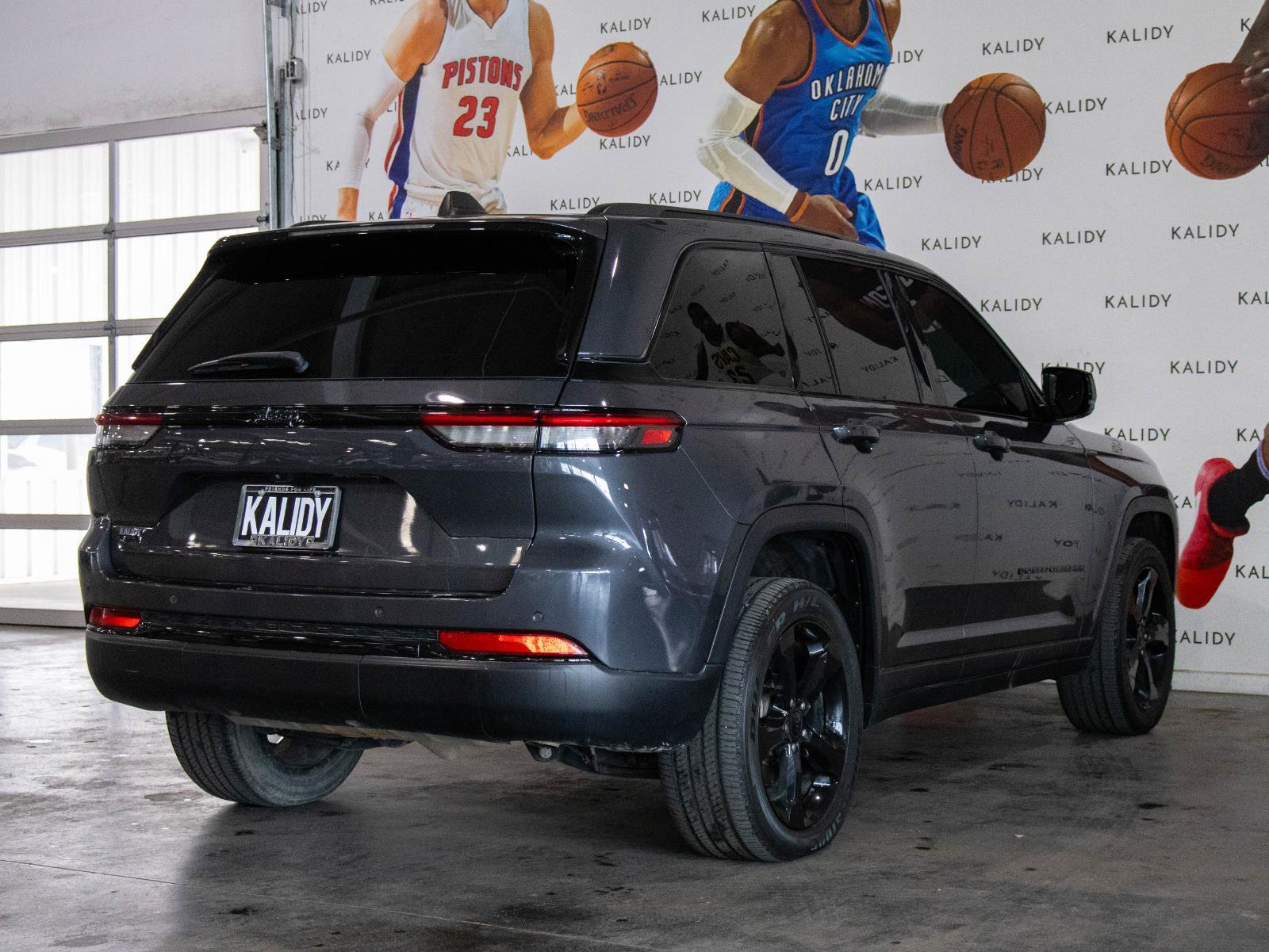Used 2023 Jeep Grand Cherokee Altitude AWD/4WD image 25