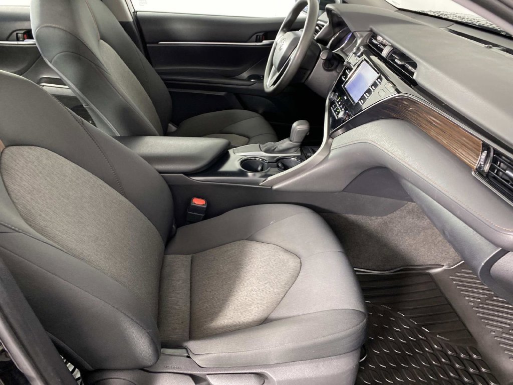 Used 2020 Toyota Camry LE w/ Convenience Package FWD image 11