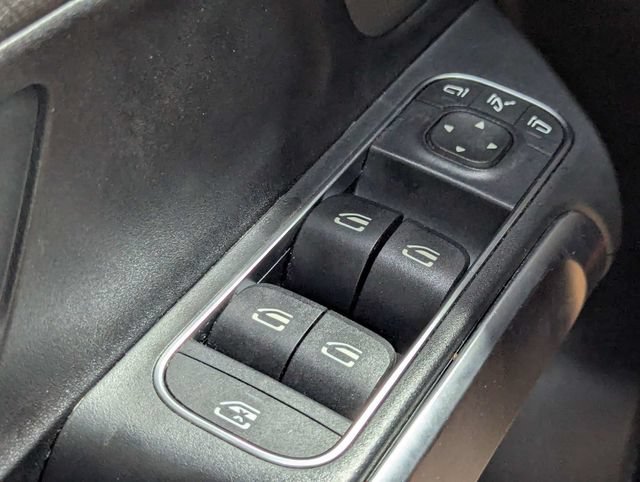 Used 2021 Mercedes-Benz GLB 250 image 17