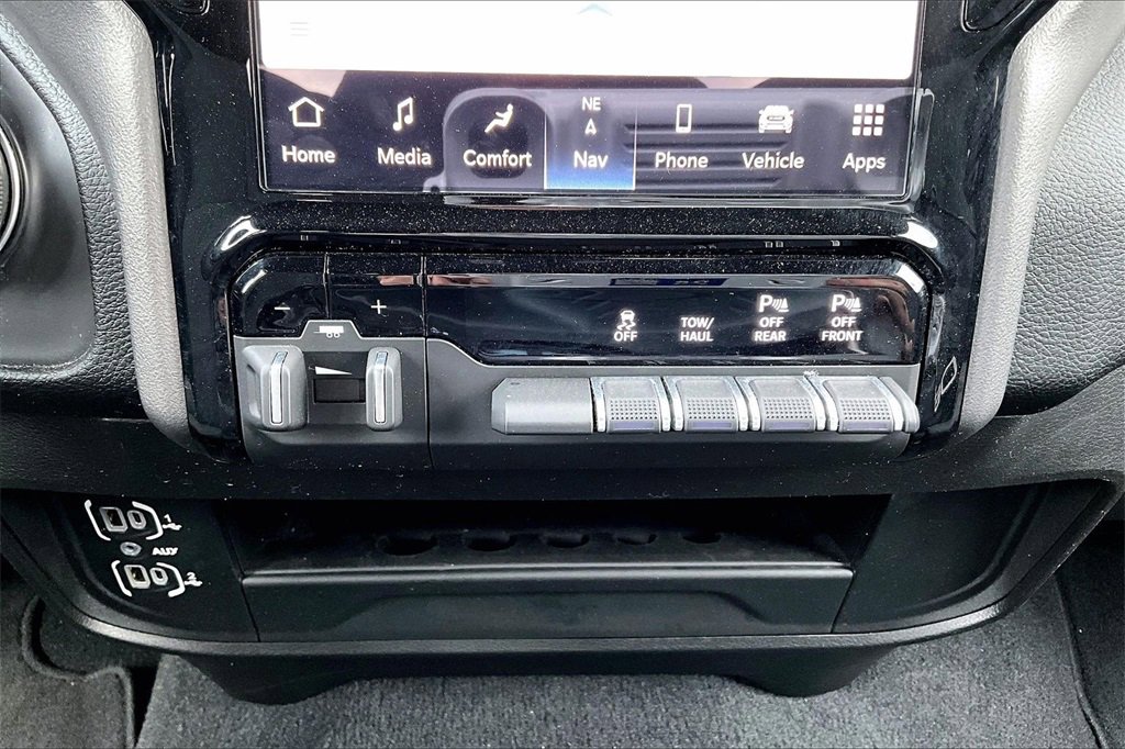 Used 2024 RAM 2500 Big Horn w/ Sport Appearance Package image 33