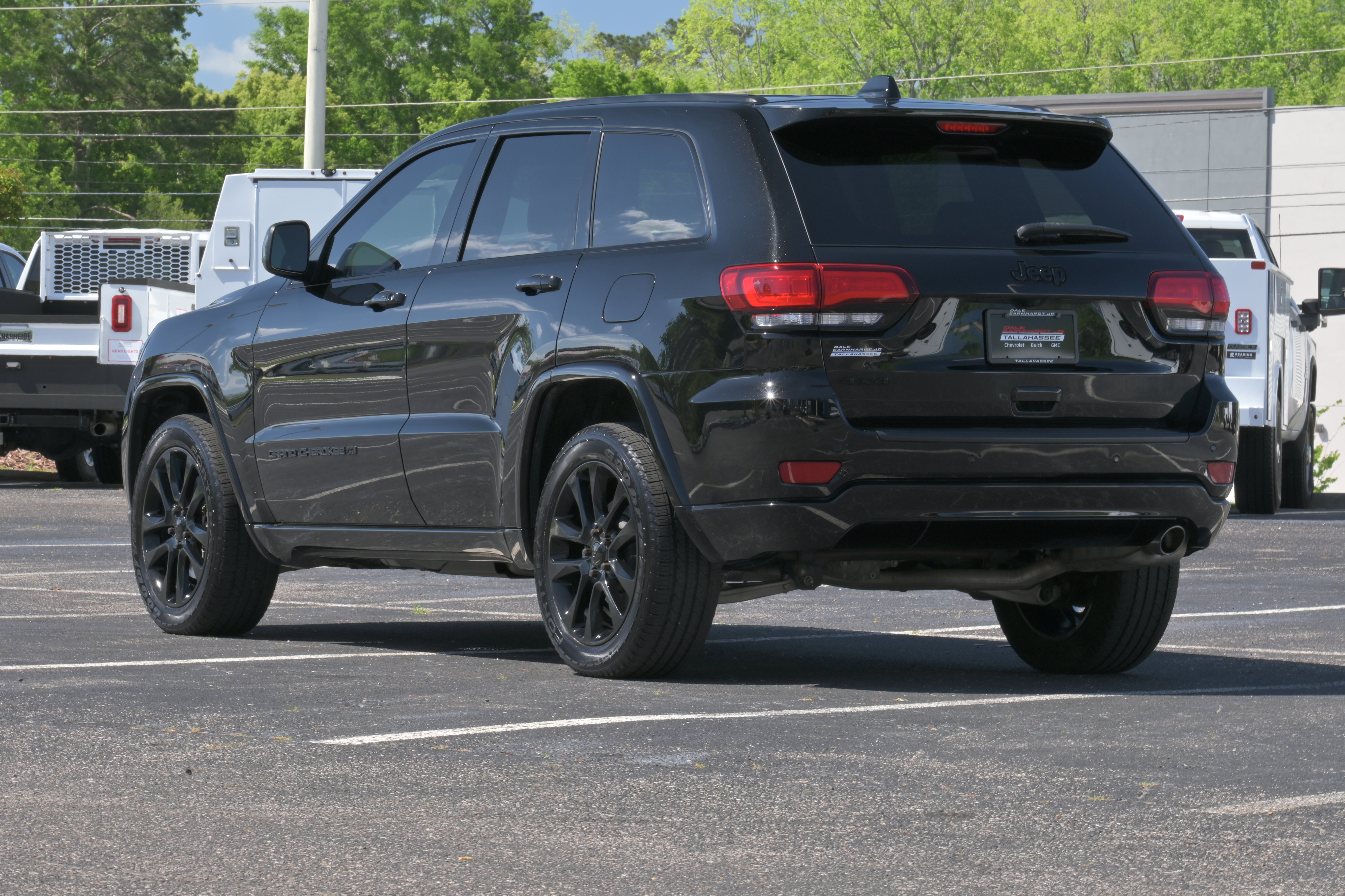 Used 2022 Jeep Grand Cherokee Laredo X AWD/4WD image 3