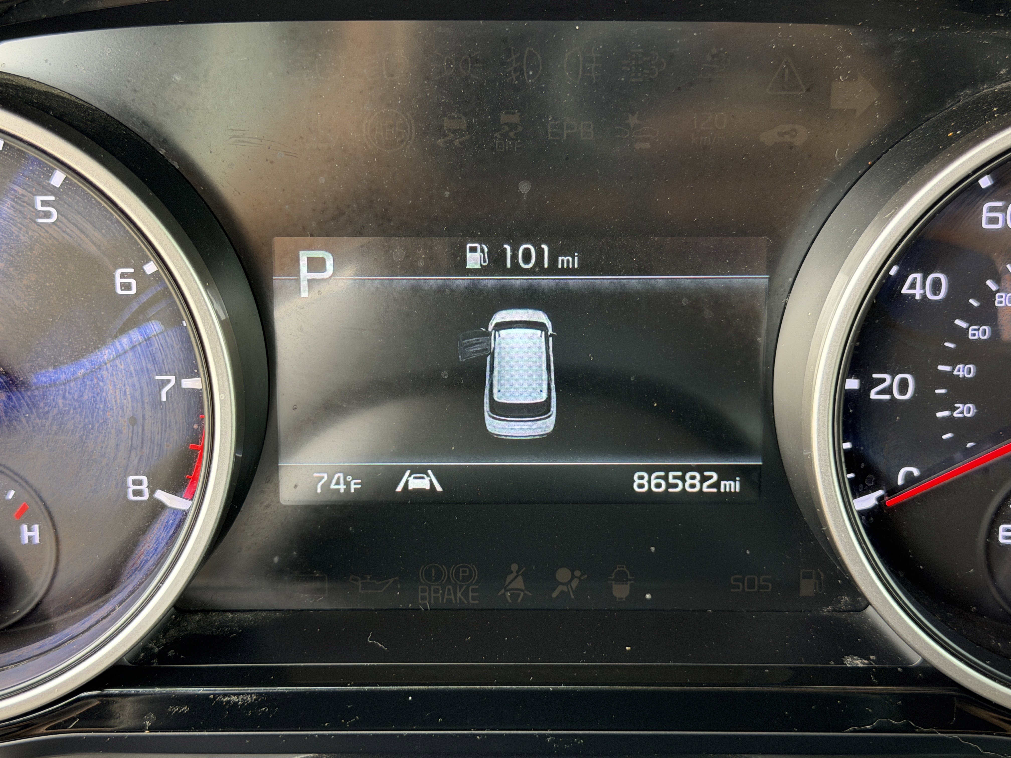 Used 2022 Kia Carnival EX image 21