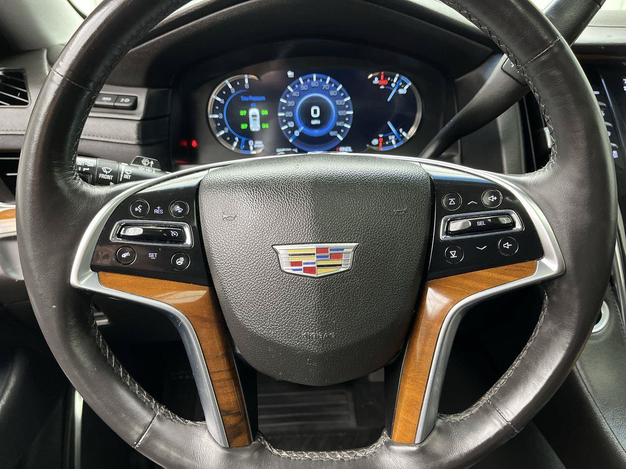 Used 2017 Cadillac Escalade Premium Luxury AWD/4WD image 18