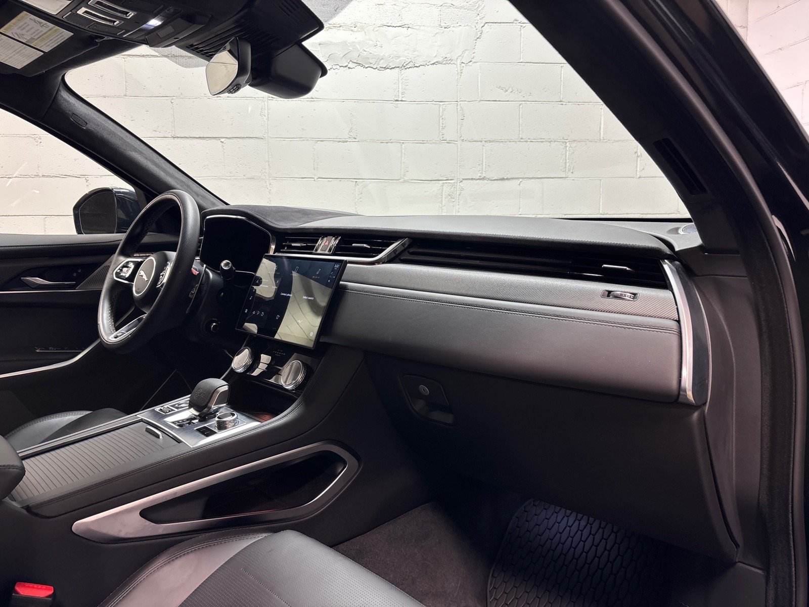 New 2026 Jaguar F-PACE SVR 575 Edition AWD/4WD image 31